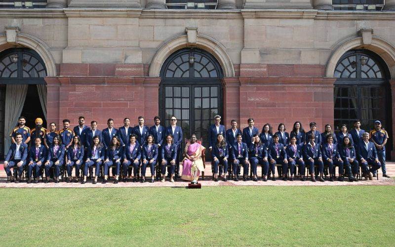   ون ڈے ورلڈ کپ فاتح خواتین ٹیم نےکی صدرجمہوریہ سے ملاقات